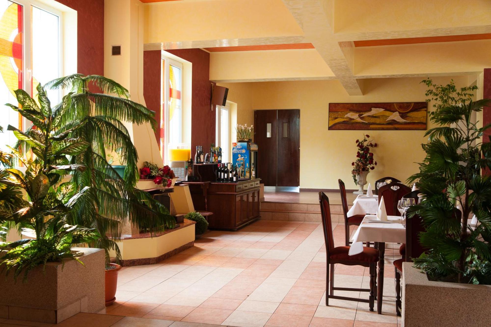 Hotel Melody Oradea Εξωτερικό φωτογραφία