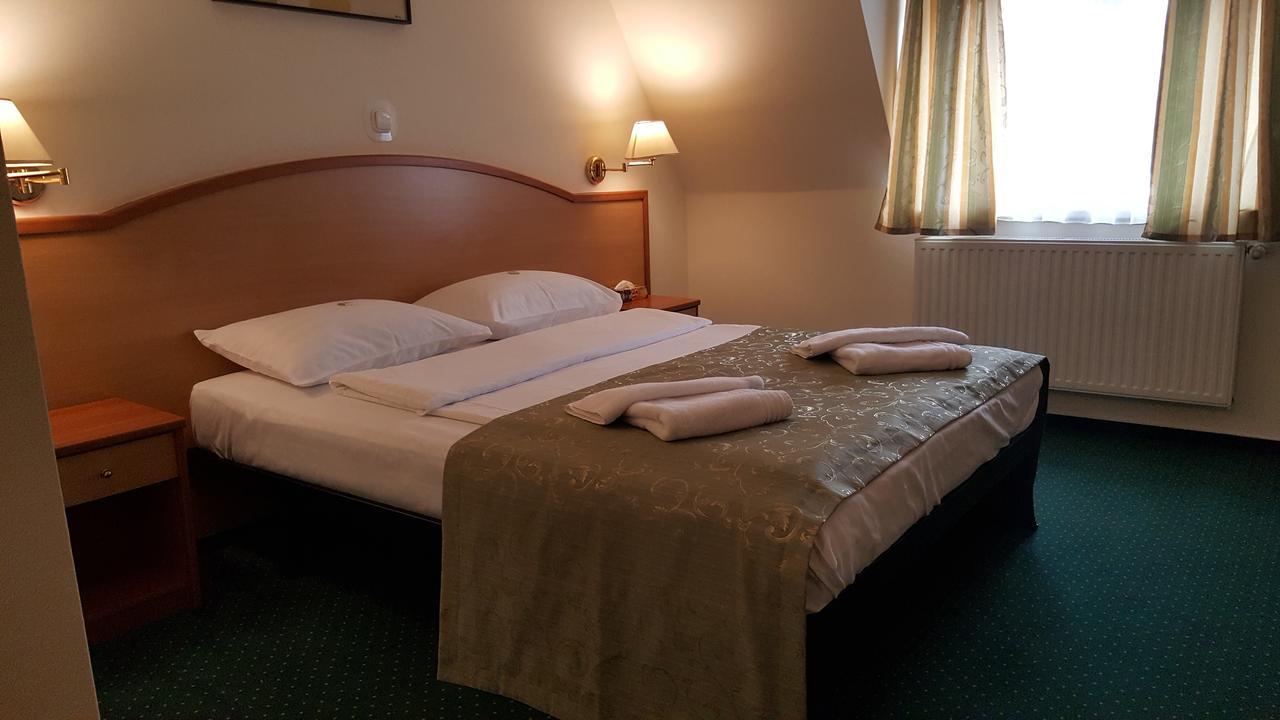 Hotel Melody Oradea Εξωτερικό φωτογραφία