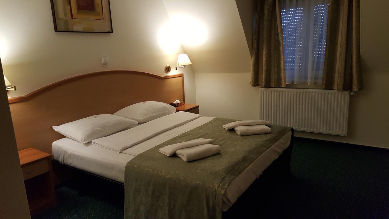 Hotel Melody Oradea Εξωτερικό φωτογραφία
